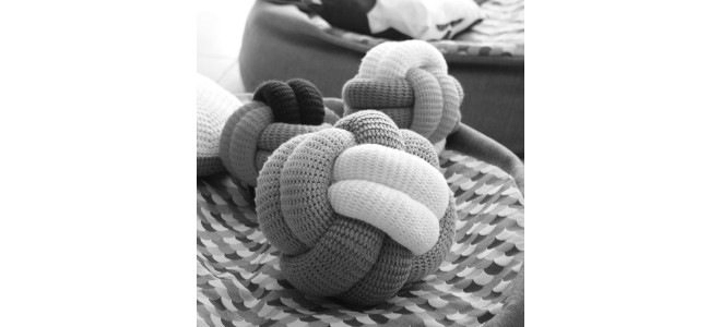 Knit Balls Scandinavian Cushions Pur design